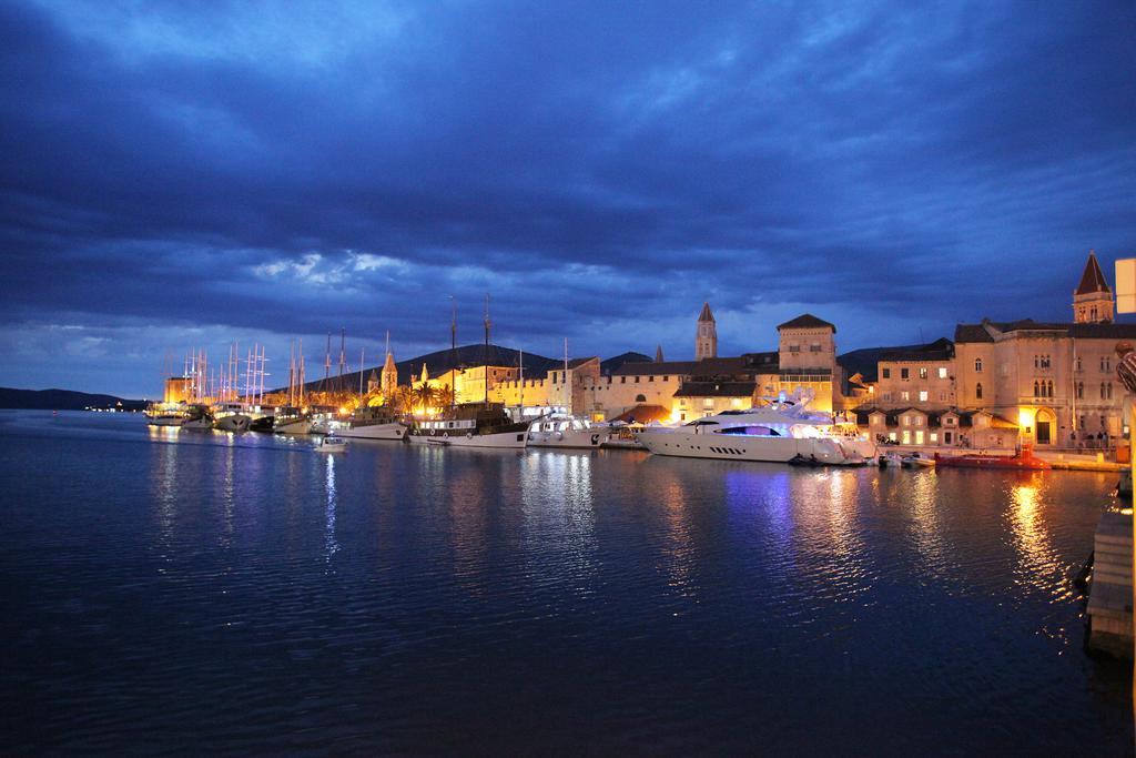 Apartments Villa Macola Trogir Bagian luar foto