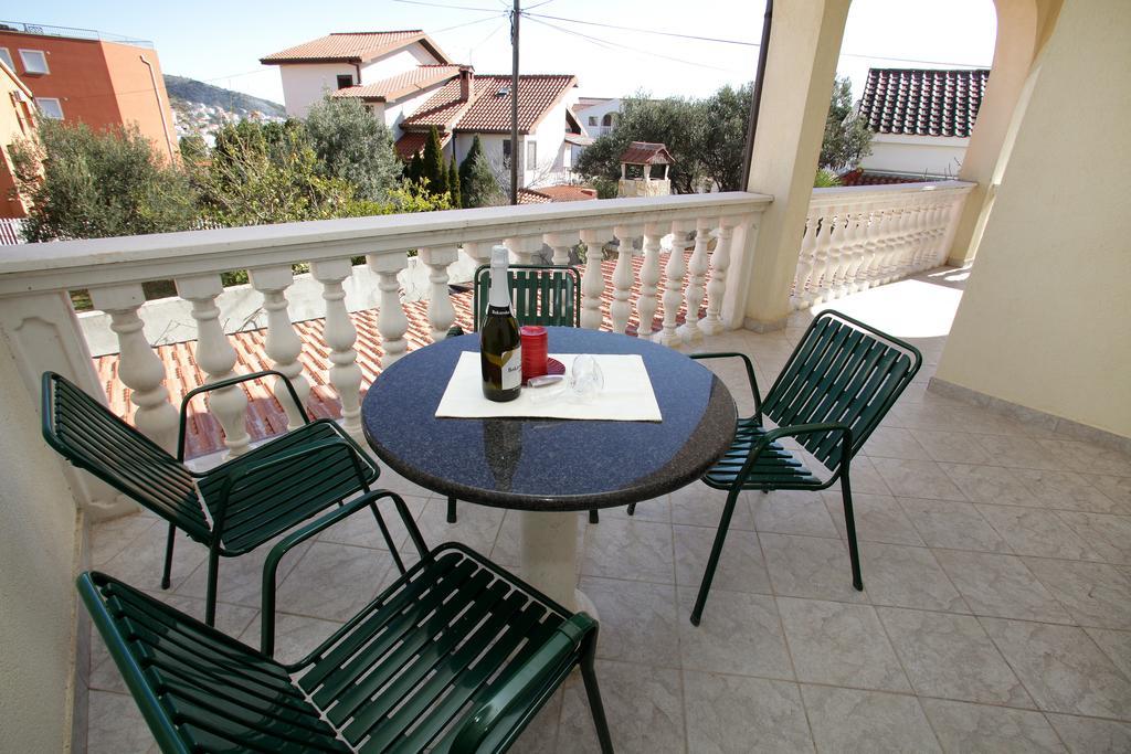 Apartments Villa Macola Trogir Bagian luar foto