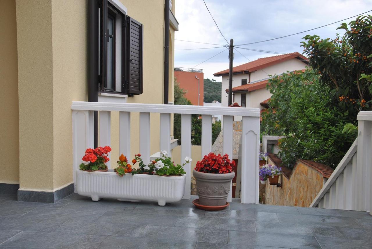 Apartments Villa Macola Trogir Bagian luar foto